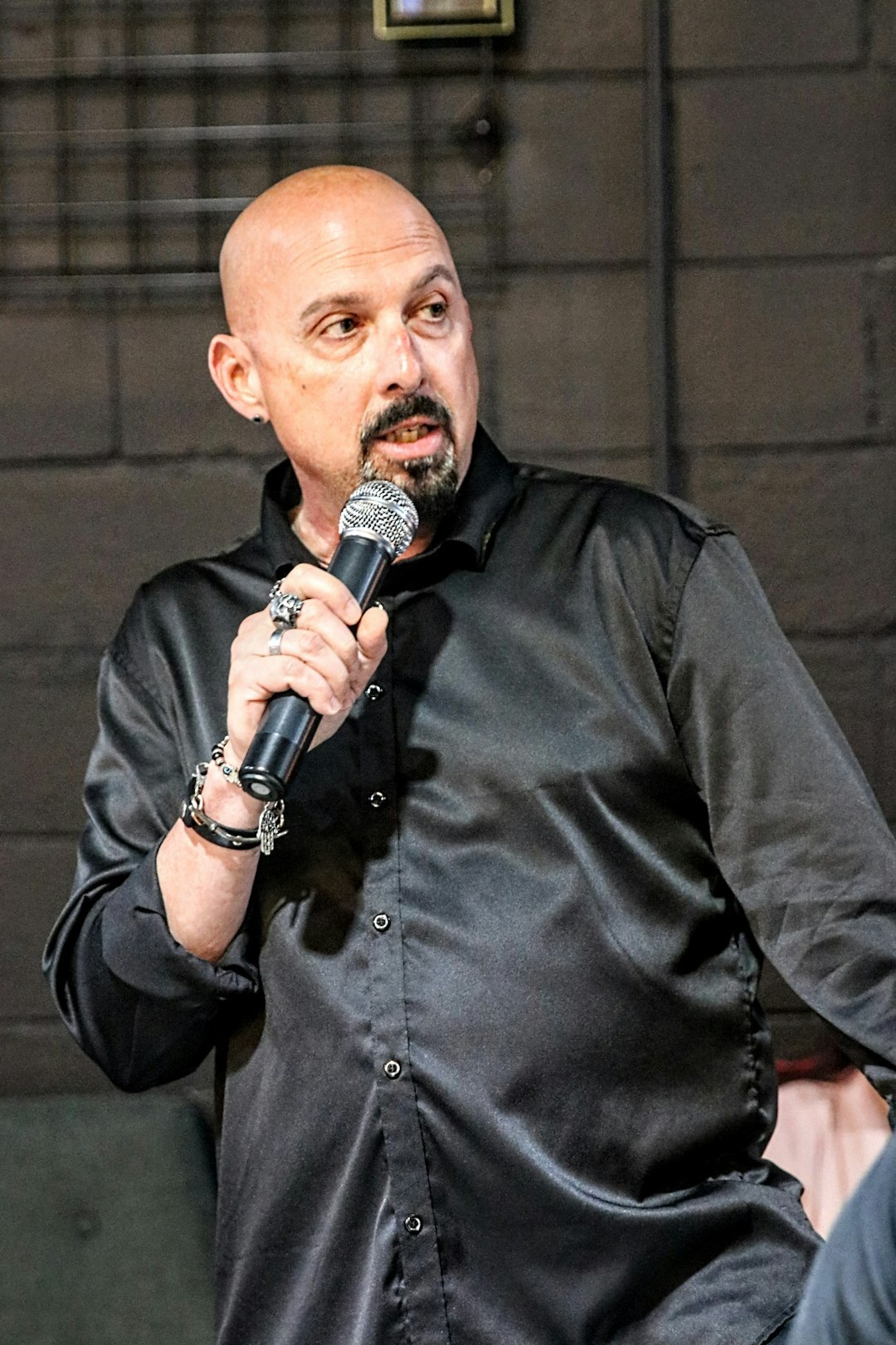 celebrity speaking at event